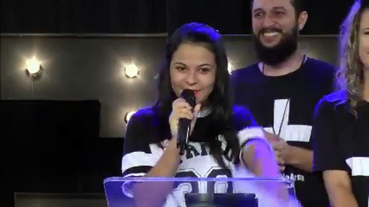Testemunho Caroline Queiroz