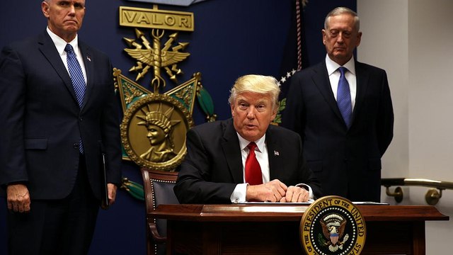 Президент Трамп кинув виклик конституції США?