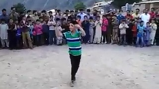 Young chitarli kid dance