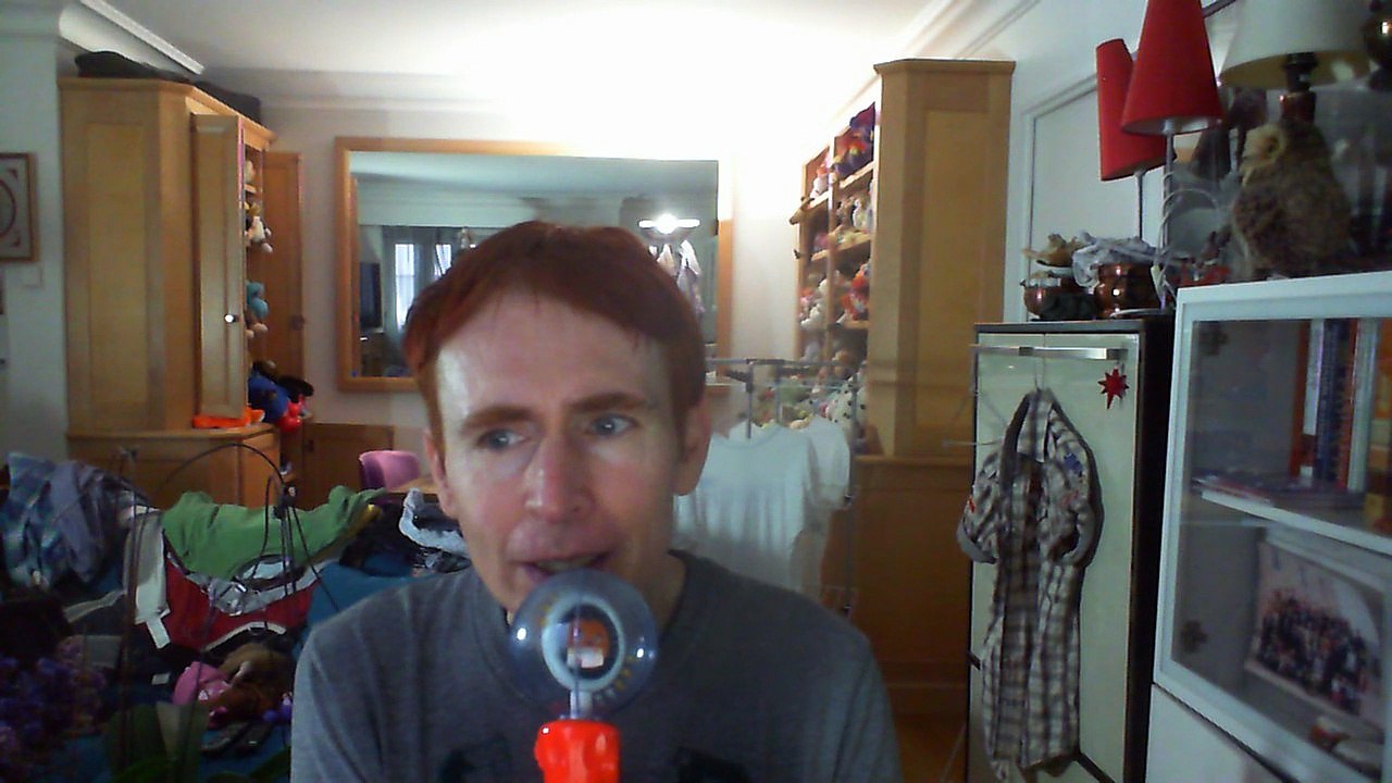 Wiwi égratigne "du soleil sans amour" de Monty