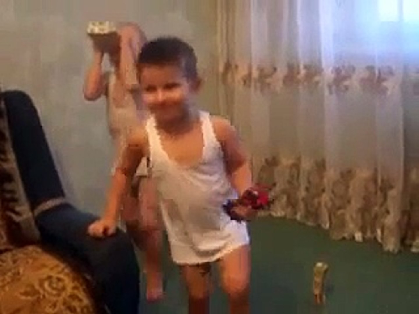 ⁣Смешное видео Дети танцуют ПРИКОЛЫ С ДЕТЬМИ