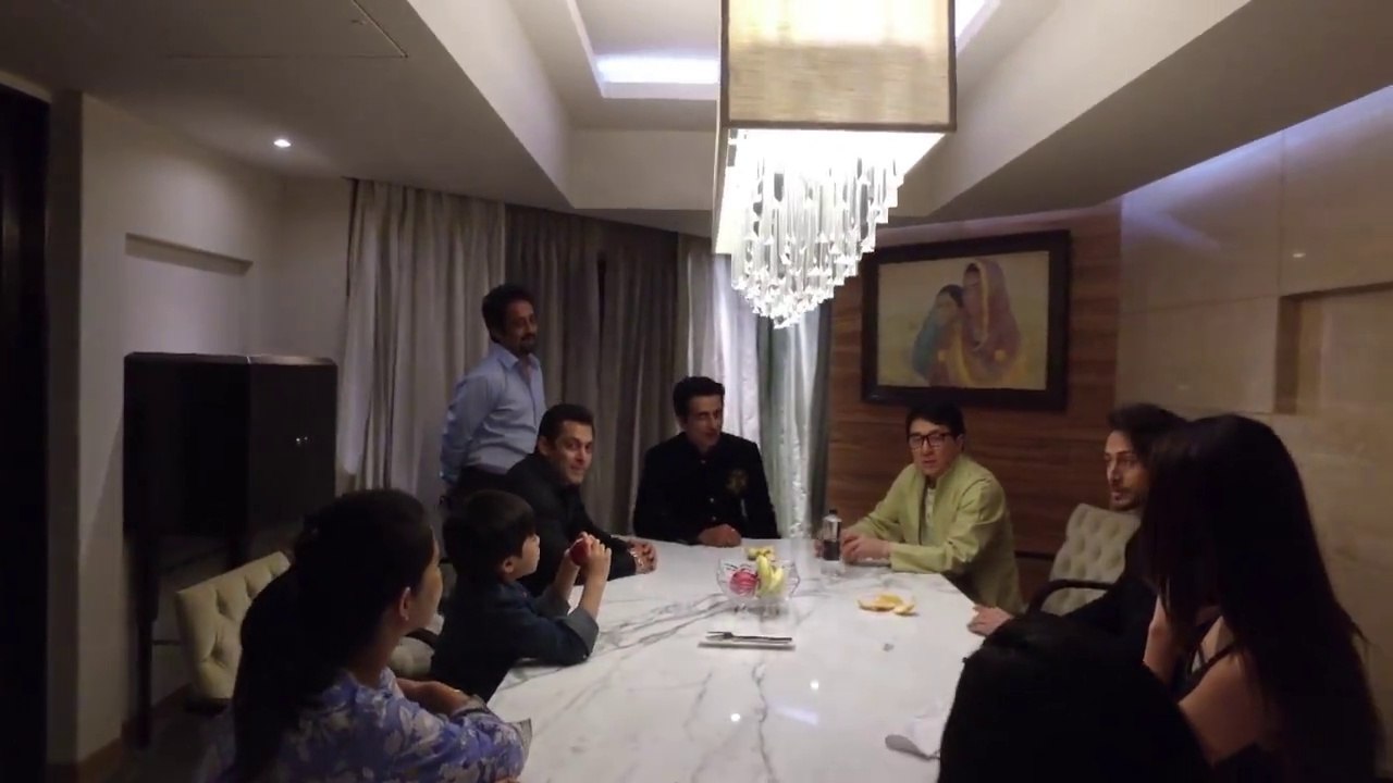 Take a glimpse of 成龍 Jackie Chan's super visit to India  !!!