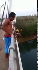 Жесть!  18 Прыгнул с моста в воду и утонул!