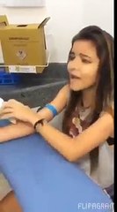 Menina Injeção Medo Engraçado