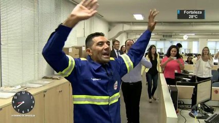 Dança transforma música do caminhão de gás em fenômeno da internet