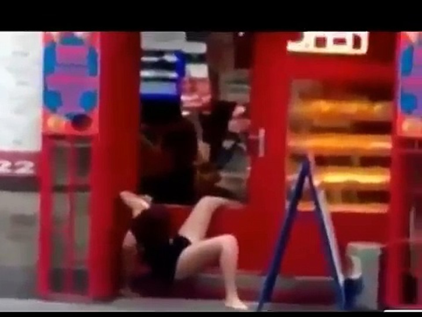 Fun with drunk girls YouTube Приколы с пьяными девушками смотреть на Ютуб