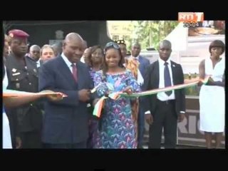 Le premier ministre a assisté à l'exposition photo de l'Agence française de developpement