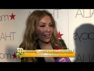 Thalía dedica reconocimiento a comunidad latina