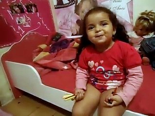 Isabelly Cantando Com 3 Aninhos