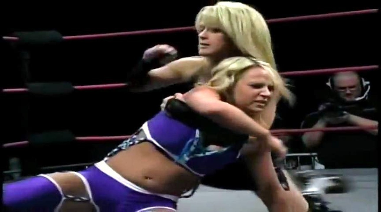 WWE 's Emma vs Veronika Vice (2011) Womens Pro Wrestling