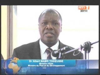 Le ministre du Plan et du developpement Albert Mabri Toikeuse a échangé avec ses collaborateurs