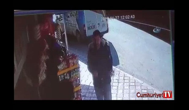 El frenini çekmeyi unuttuğu minibüsün peşinden böyle koştu