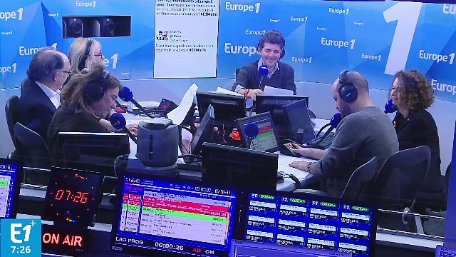 Geneviève de Fontenay : Viens parler à Julie, Christiane, tu sais, Julie,qui a annoncé la capitulation de Pétain en 40 !