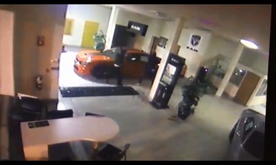 Ils volent une voiture d'une valeur de 75 000 dollars en 90 secondes.