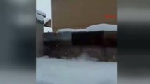 Ağrı - Karda Yüzen Gencin Videosu Izlenme Rekorları Kırıyor