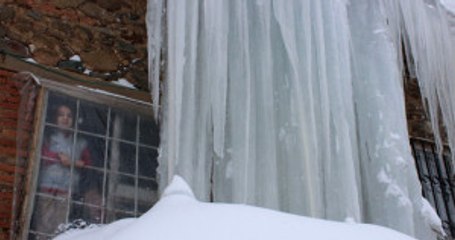 Muş'ta Buz Sarkıtları 5 Metreyi Buldu, Görüntüler Şaşkınlık Yarattı