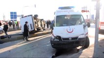 Sakarya Kamyonet Ile Hasta Nakil Ambulansı Çarpıştı: 3 Yaralı