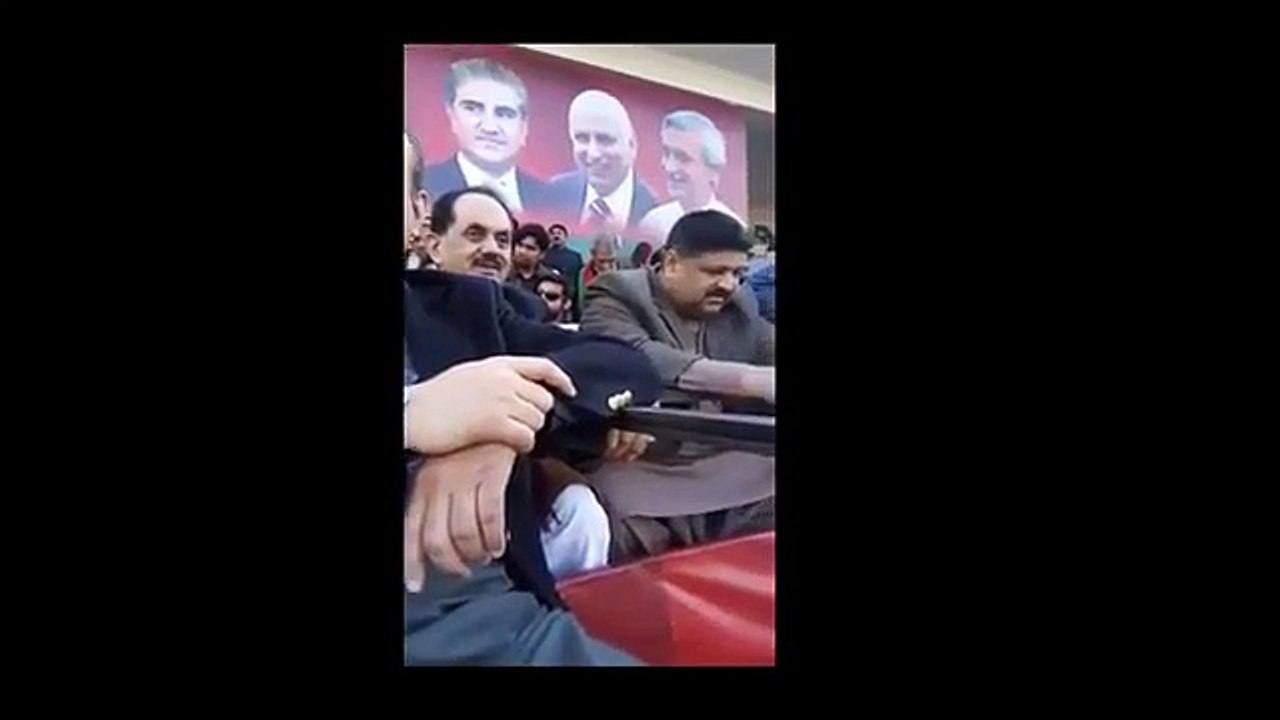 Sheikh Rasheed Eating Biryani On Stage