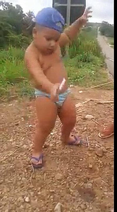 baby funny dance
