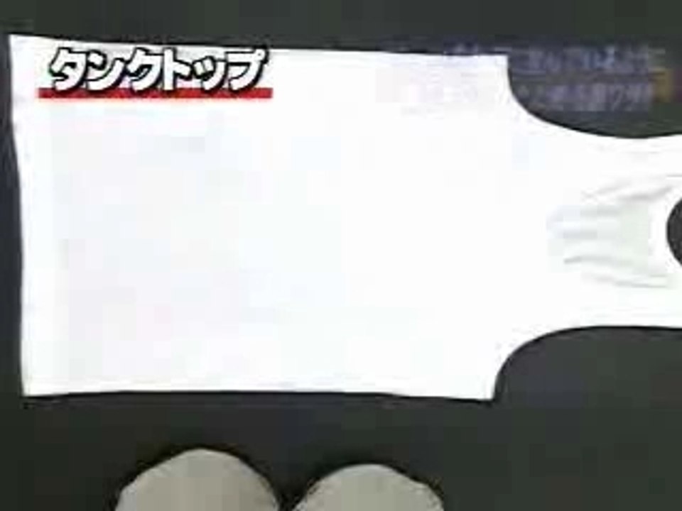 Plier sont tee-shirt rapidement