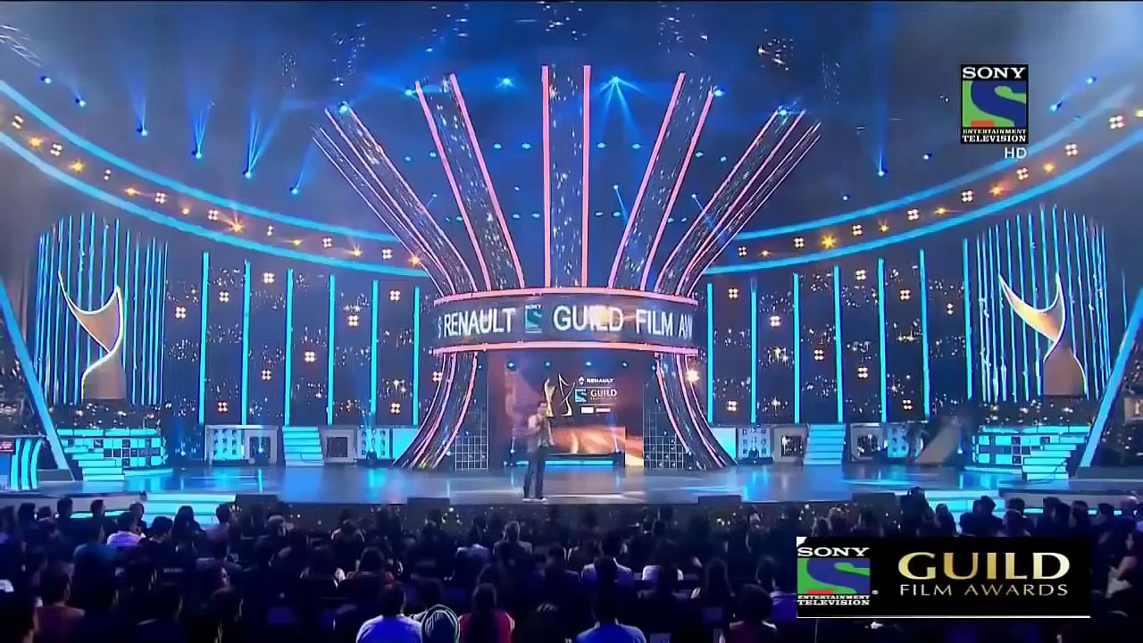 Akshay kumar and ranveer singh's masti in award ceremony