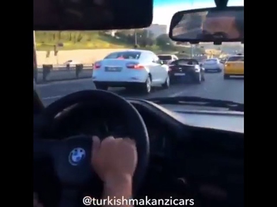 Crazy movements in traffic!