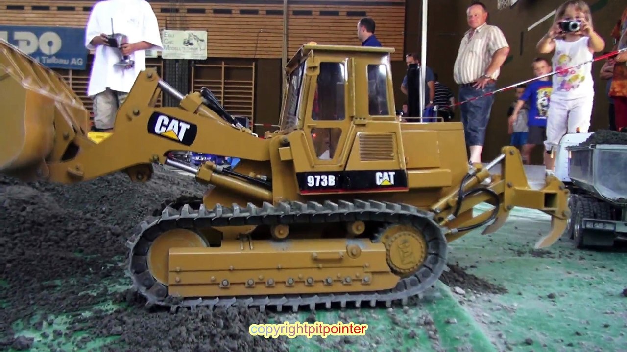 CAT DOZER