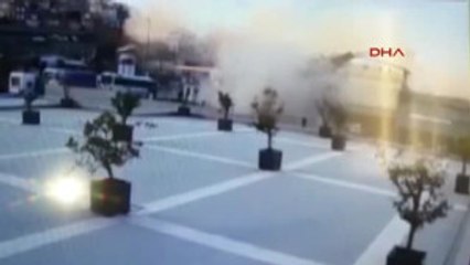 Beyoğlu'ndaki 3 Katlı Bina Böyle Çöktü