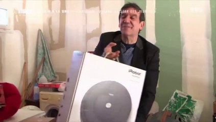 Christian Quesada nous montre tous les cadeaux qu'il a gagné aux 12 coups de Midi