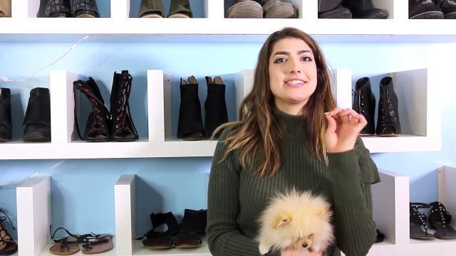 She Dipped Her Hand Into Crushed-Up Eye Shadow For A Genius Nail Polish Hack