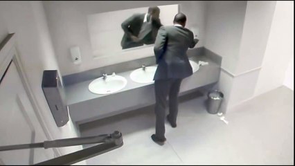 ЖУТЬ КАКАЯ! СТРАШНЫЕ ПРИКОЛЫ И РОЗЫГРЫШИ НАД ЛЮДЬМИ - Самый Жуткий Розыгрыш с Зеркалом
