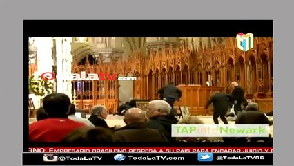 Obispo recibe puñetazo mientras ejercia una misa-Telenoticias -Video