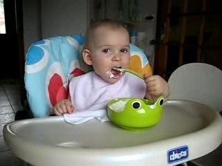 Je mange toute seule