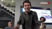 Amir chante « J'ai cherché » en live acoustique au Parisien