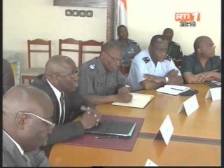 Séance de travail entre le ministre délégué à la défense et le chef d'Etat Major de l'armée de terre française