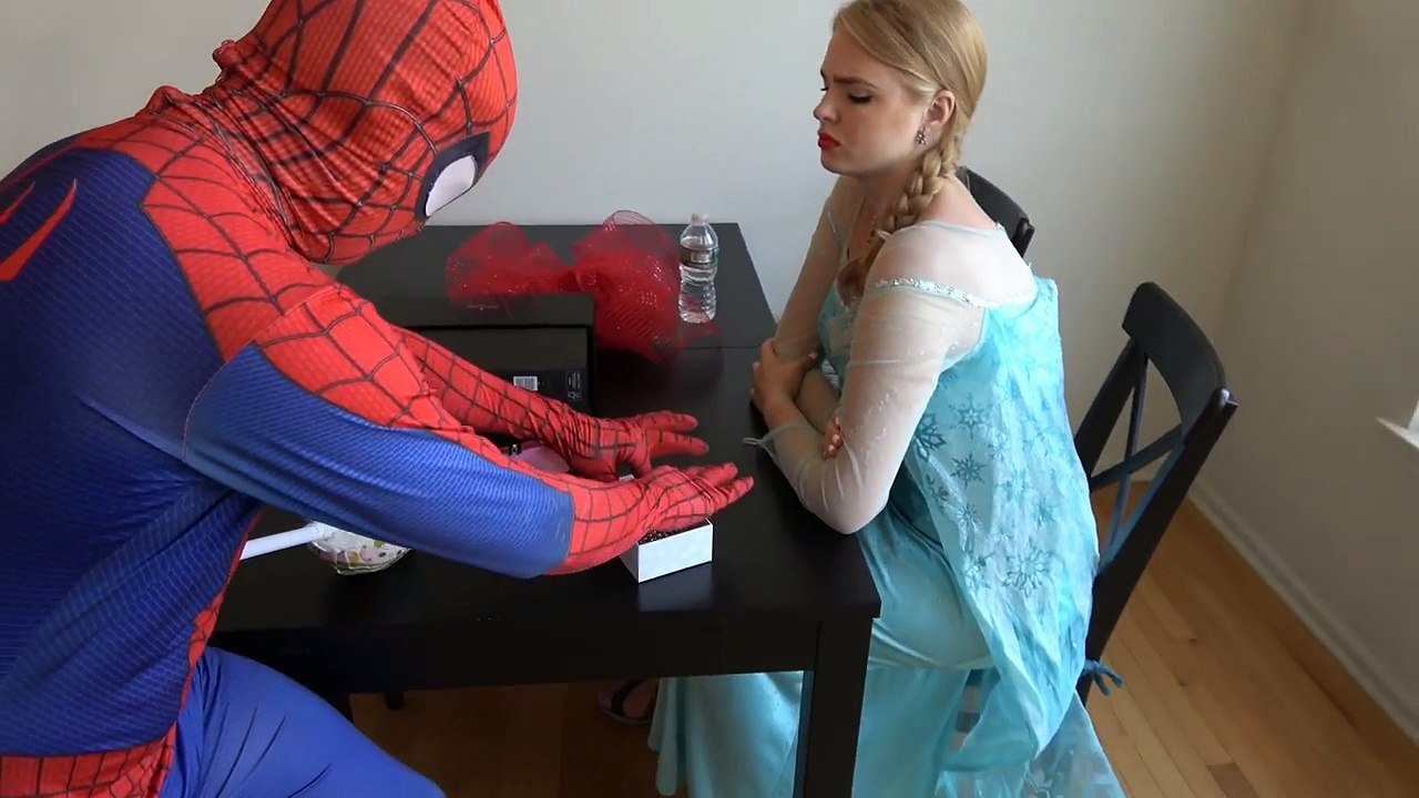 Elsa and Spider Love Story SuperHeroes in Real Life / SuperHeroes in New York