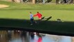 Un spectateur vient perturber des golfeurs en plein tournoi et fini à l'eau