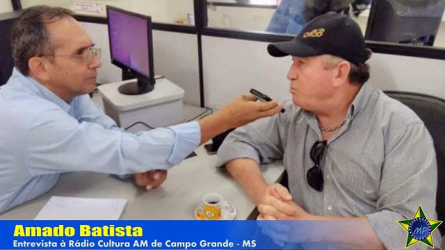 Cantor Amado Batista ataca colegas e defende Bolsonaro