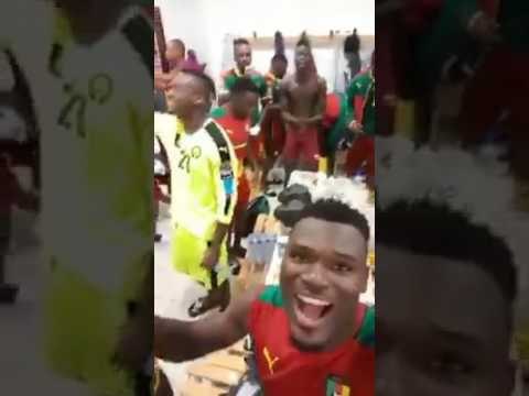 Les lions indomptables du cameroun fêtent leure victoire après une séance