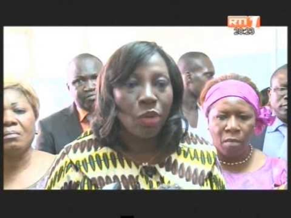 Le médiateurs de la république, les ministres de l'éducation nationale et de l'enseignement technique, de la santé et de la lutte contre le sida se rendent aux chevets des victimes du drame de la Saint Sylvestre