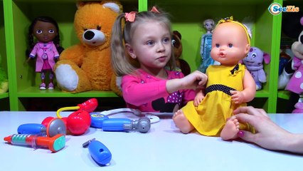 Беби Борн и Ненуко. Куклы на приеме у доктора Ярославы. Видео для детей. Baby Born & Nenuco Dolls