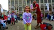 Видео для детей Едем на трамвае на Площадь Дам в Амстердаме Kids show Nastushik Шоу Мыльные пузыри