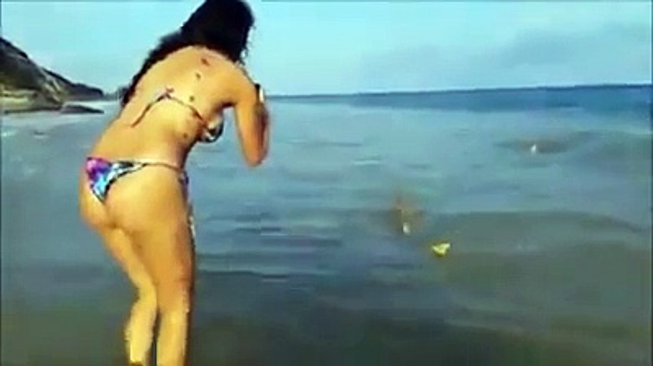 Praia da Barra da Tijuca ( Joantinga ) Cheia de Tubarões