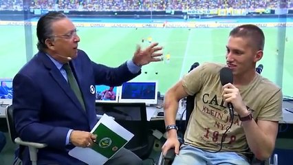 Goleiro Jackson Follmann Canta Louvor ao vivo e emociona a todos