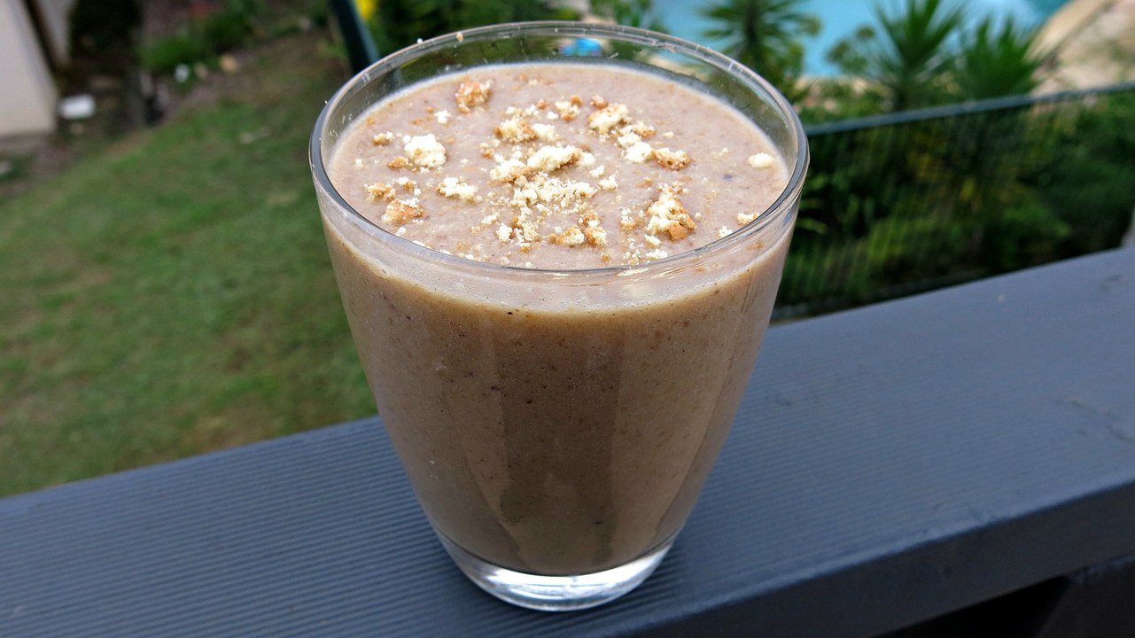 CINNAMON RAISIN BREAD SMOOTHIE