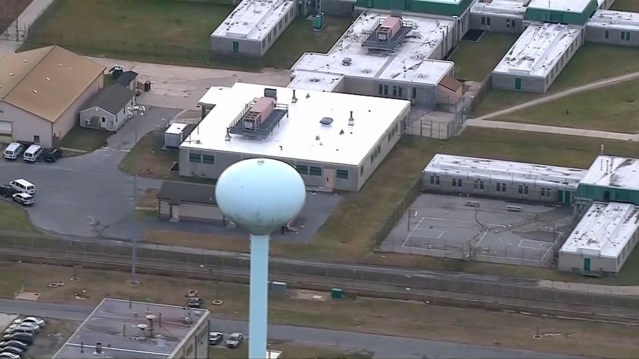 One prison officer dead after Delaware hostage situation