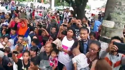 JOKOWI TIBA TIBA TURUN DARI MOBIL DAN LIHAT APA YANG TERJADI !!! #1