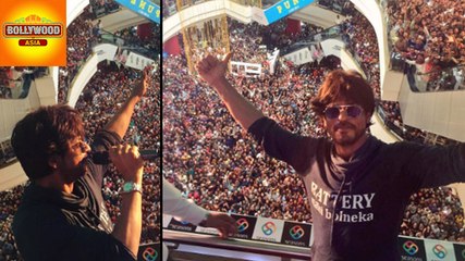 Shah Rukh Khan Dances On ' Zaalima Song'  With Fans | Bollywood Asia