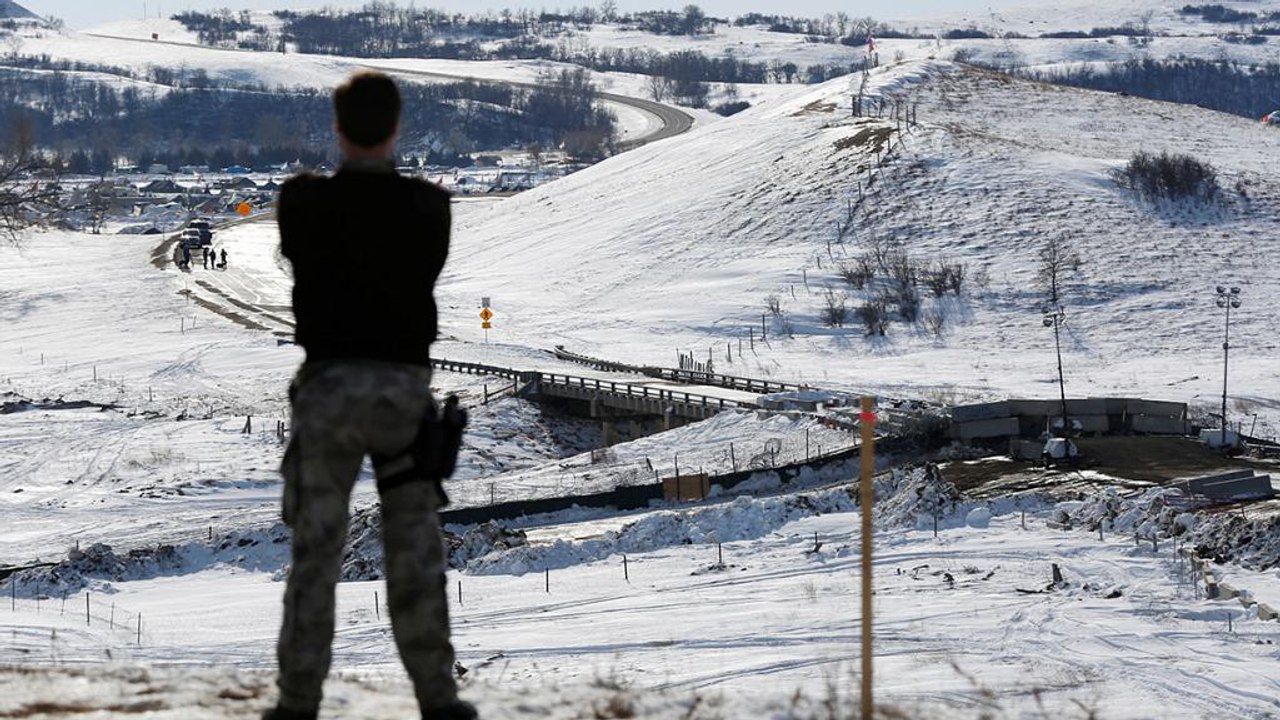 Us-minister befiehlt: weg frei für umstrittene dakota-pipeline