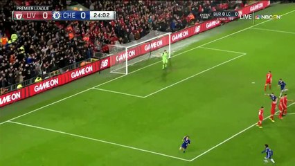 David Luiz "vole" un coup franc et marque